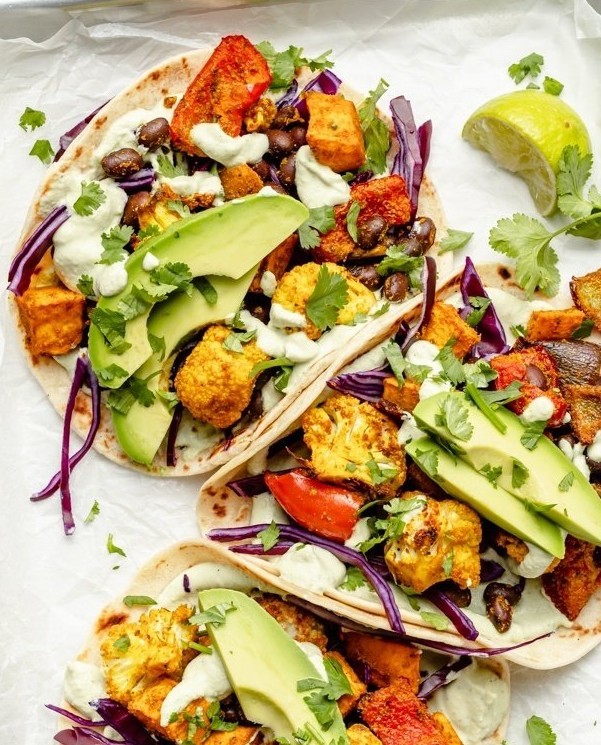Veganiški takai (tacos) su orkaitėje keptomis daržovėmis